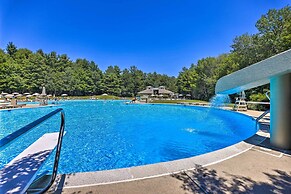 Hike, Golf & Explore: Pocono Pines Townhome