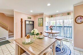 Hike, Golf & Explore: Pocono Pines Townhome