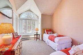 Hike, Golf & Explore: Pocono Pines Townhome