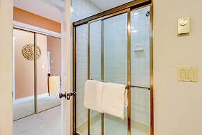 Hike, Golf & Explore: Pocono Pines Townhome