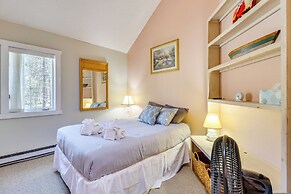 Hike, Golf & Explore: Pocono Pines Townhome