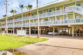 Gulf Shores Condo w/ Pool: Walk to Beaches!