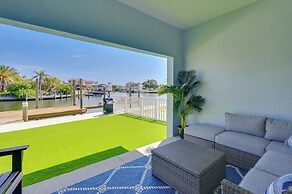 Chic Hudson Townhome: Walk to the Beach!