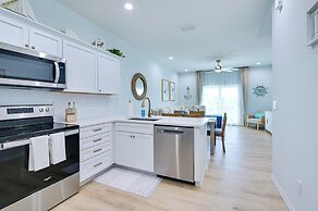 Chic Hudson Townhome: Walk to the Beach!