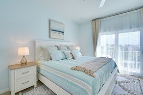Chic Hudson Townhome: Walk to the Beach!