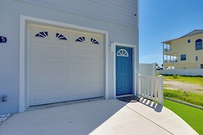 Chic Hudson Townhome: Walk to the Beach!