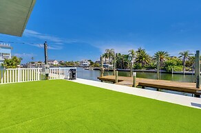 Chic Hudson Townhome: Walk to the Beach!