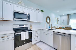 Chic Hudson Townhome: Walk to the Beach!