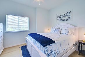 Chic Hudson Townhome: Walk to the Beach!