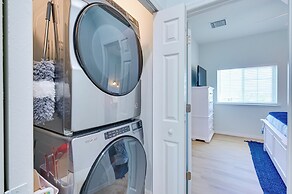 Chic Hudson Townhome: Walk to the Beach!