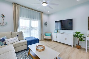 Chic Hudson Townhome: Walk to the Beach!