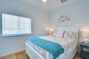 Chic Hudson Townhome: Walk to the Beach!