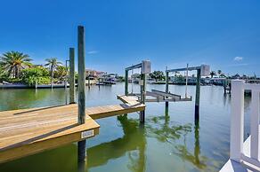 Chic Hudson Townhome: Walk to the Beach!