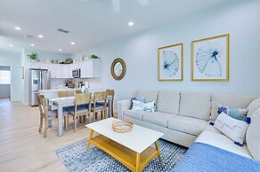 Chic Hudson Townhome: Walk to the Beach!