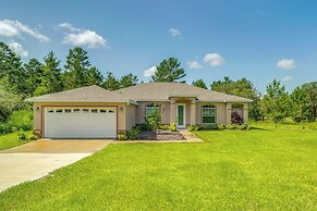 Brooksville Home ~ 5 Mi to Weeki Wachee Springs!