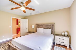 Brooksville Home ~ 5 Mi to Weeki Wachee Springs!