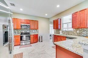 Brooksville Home ~ 5 Mi to Weeki Wachee Springs!