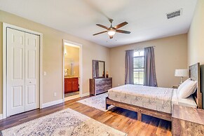 Brooksville Home ~ 5 Mi to Weeki Wachee Springs!