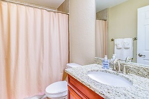 Brooksville Home ~ 5 Mi to Weeki Wachee Springs!