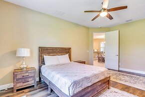 Brooksville Home ~ 5 Mi to Weeki Wachee Springs!