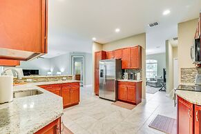 Brooksville Home ~ 5 Mi to Weeki Wachee Springs!