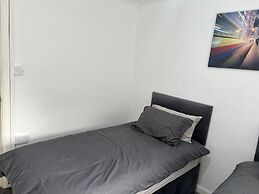 Comfy 2-bedroom Apartment