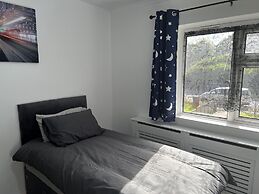 Comfy 2-bedroom Apartment