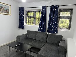 Comfy 2-bedroom Apartment