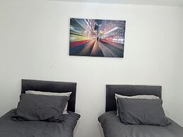 Comfy 2-bedroom Apartment