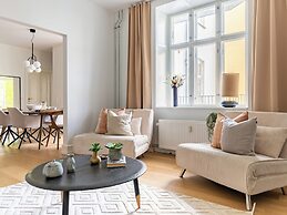 Sanders Shield - 3 Bedroom Apartment With Balcony