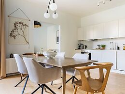 Sanders Shield - 3 Bedroom Apartment With Balcony