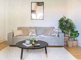 Sanders Shield - 3 Bedroom Apartment With Balcony