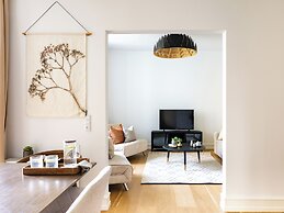 Sanders Shield - 3 Bedroom Apartment With Balcony