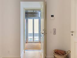 Sanders Shield - 3 Bedroom Apartment With Balcony