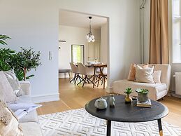 Sanders Shield - 3 Bedroom Apartment With Balcony