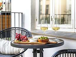 Sanders Shield - 3 Bedroom Apartment With Balcony