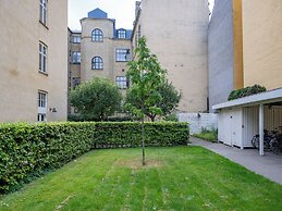 Sanders Shield - 3 Bedroom Apartment With Balcony