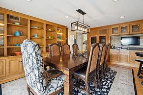 Bouquet Cottage 4 Bedroom Home by RedAwning