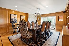 Bouquet Cottage 4 Bedroom Home by RedAwning