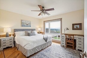 Bouquet Cottage 4 Bedroom Home by RedAwning