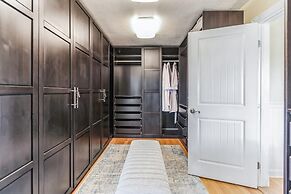 Bouquet Cottage 4 Bedroom Home by RedAwning