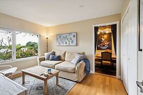 Bouquet Cottage 4 Bedroom Home by RedAwning