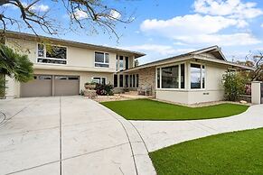 Bouquet Cottage 4 Bedroom Home by RedAwning