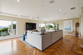 Bouquet Cottage 4 Bedroom Home by RedAwning