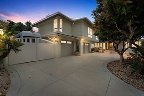 Bouquet Cottage 4 Bedroom Home by RedAwning