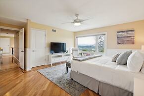 Bouquet Cottage 4 Bedroom Home by RedAwning