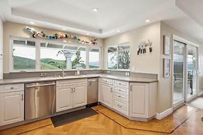 Bouquet Cottage 4 Bedroom Home by RedAwning