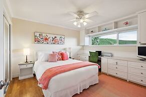 Bouquet Cottage 4 Bedroom Home by RedAwning
