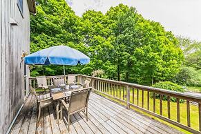 Bear Pass - Mountain View 4 Bedroom Home by RedAwning