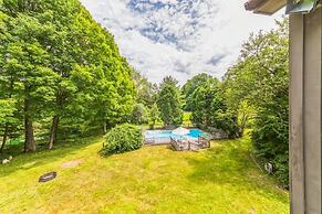 Bear Pass - Mountain View 4 Bedroom Home by RedAwning